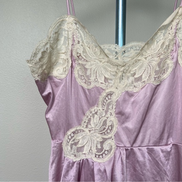Vintage Lace-Embellished Pink Chemise - Picture 5 of 8